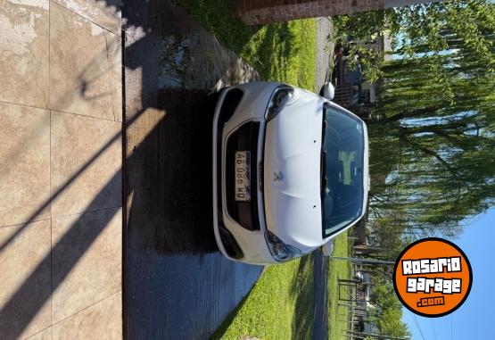 Autos - Peugeot 208 active 2017 Nafta 104000Km - En Venta