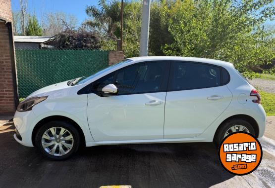 Autos - Peugeot 208 active 2017 Nafta 104000Km - En Venta