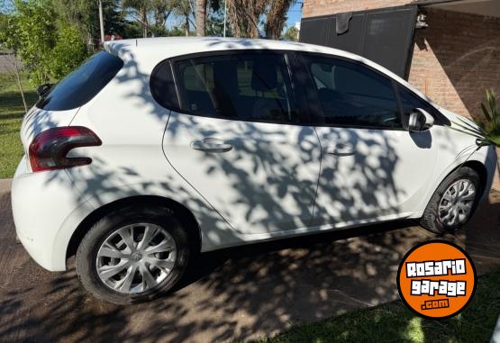 Autos - Peugeot 208 active 2017 Nafta 104000Km - En Venta