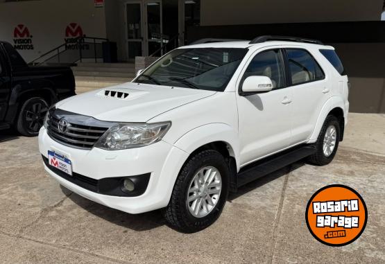 Camionetas - Toyota HILUX SW4 3.0 TDI 4X4 SR 2013 Nafta 300000Km - En Venta