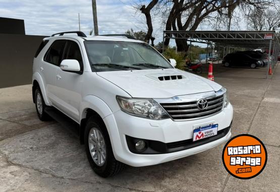 Camionetas - Toyota HILUX SW4 3.0 TDI 4X4 SR 2013 Nafta 300000Km - En Venta