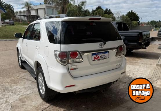 Camionetas - Toyota HILUX SW4 3.0 TDI 4X4 SR 2013 Nafta 300000Km - En Venta