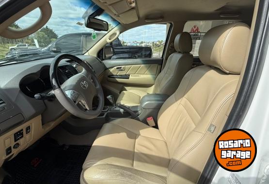 Camionetas - Toyota HILUX SW4 3.0 TDI 4X4 SR 2013 Nafta 300000Km - En Venta