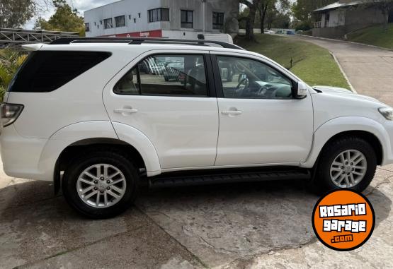 Camionetas - Toyota HILUX SW4 3.0 TDI 4X4 SR 2013 Nafta 300000Km - En Venta