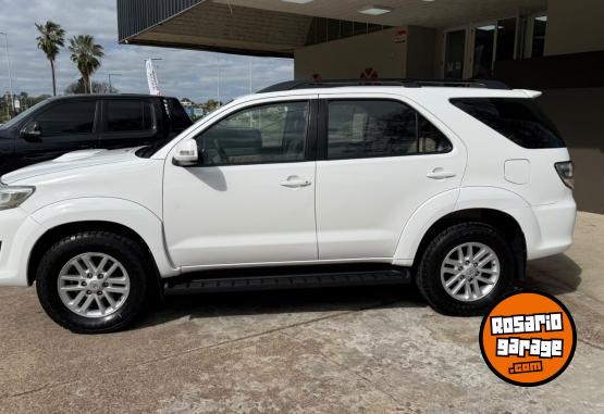 Camionetas - Toyota HILUX SW4 3.0 TDI 4X4 SR 2013 Nafta 300000Km - En Venta
