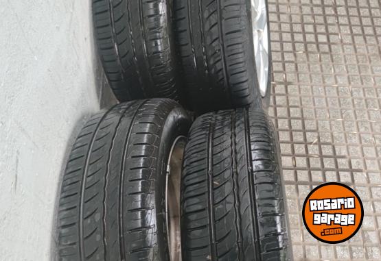 Accesorios para Autos - Llantas 15 Peugeot 208 con Cubiertas SemiNuevas. $450.000 las 4. NO BAJO PRECIO - En Venta