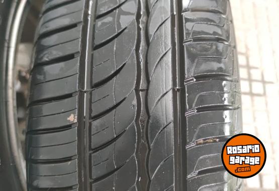 Accesorios para Autos - Llantas 15 Peugeot 208 con Cubiertas SemiNuevas. $450.000 las 4. NO BAJO PRECIO - En Venta