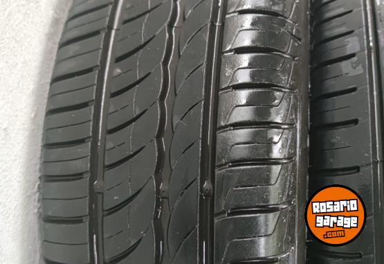 Accesorios para Autos - Llantas 15 Peugeot 208 con Cubiertas SemiNuevas. $450.000 las 4. NO BAJO PRECIO - En Venta