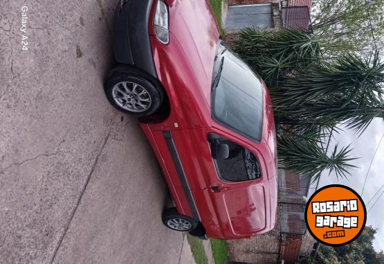 Utilitarios - Peugeot Partner furgon 2000 Diesel 300000Km - En Venta