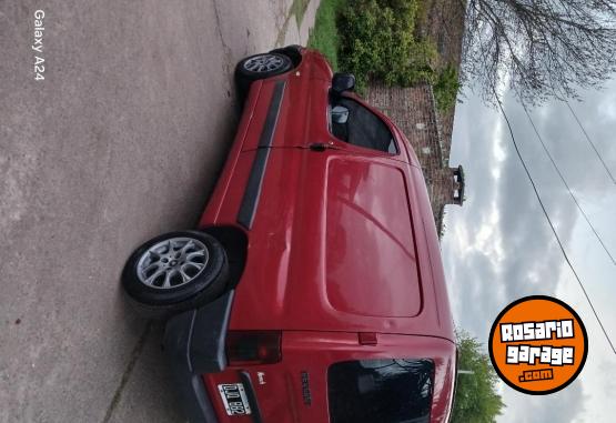 Utilitarios - Peugeot Partner furgon 2000 Diesel 300000Km - En Venta