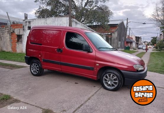 Utilitarios - Peugeot Partner furgon 2000 Diesel 300000Km - En Venta