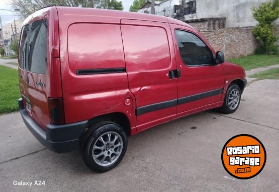 Utilitarios - Peugeot Partner furgon 2000 Diesel 300000Km - En Venta