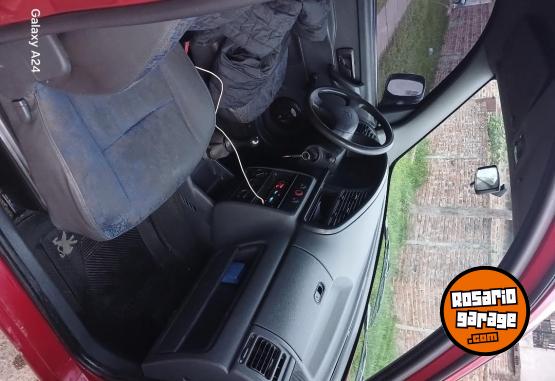 Utilitarios - Peugeot Partner furgon 2000 Diesel 300000Km - En Venta