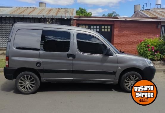 Utilitarios - Peugeot Partner 2020 Diesel 114000Km - En Venta