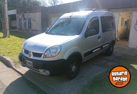 Utilitarios - Renault Kangoo autentique 2011 Nafta 124000Km - En Venta