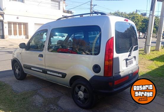 Utilitarios - Renault Kangoo autentique 2011 Nafta 124000Km - En Venta
