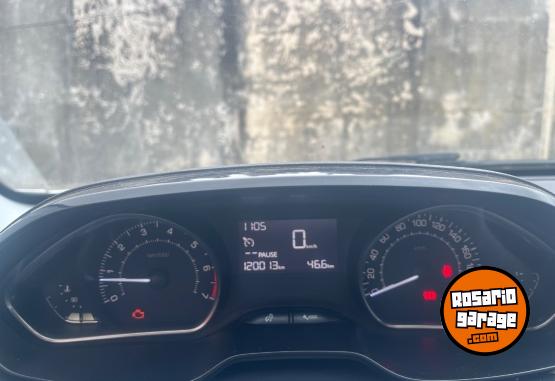 Autos - Peugeot 208 allure 2015 Nafta 120000Km - En Venta