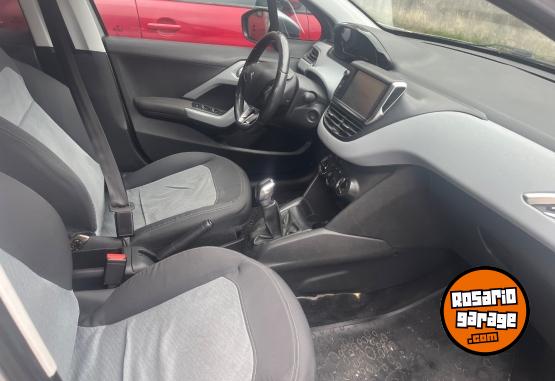 Autos - Peugeot 208 allure 2015 Nafta 120000Km - En Venta