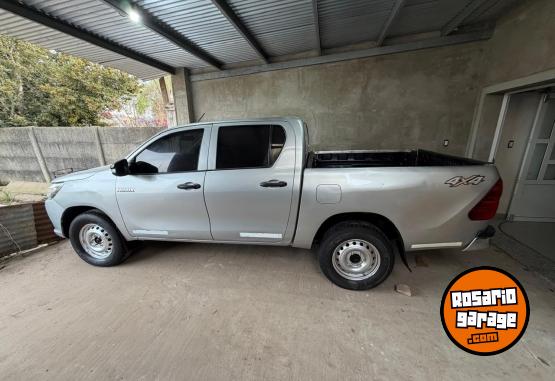 Camionetas - Toyota Toyota Hilux L/16 2.4 DC 2016 Diesel 320000Km - En Venta