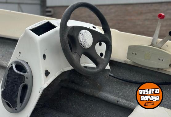 Embarcaciones - Casco con motor - En Venta