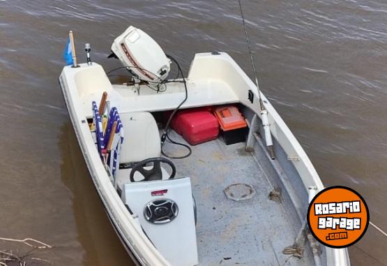 Embarcaciones - Casco con motor - En Venta