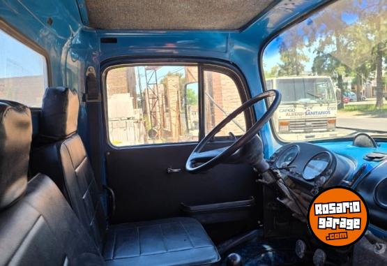 Camiones y Grúas - Mercedes Benz 1114/1518 con hidrogrua - En Venta