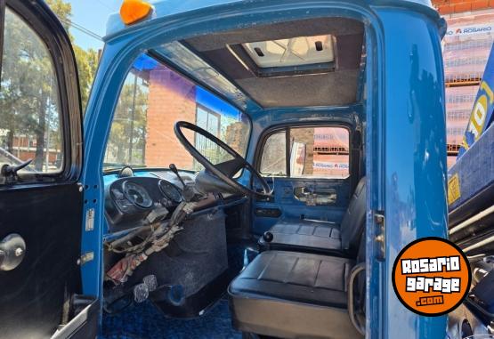 Camiones y Grúas - Mercedes Benz 1114/1518 con hidrogrua - En Venta