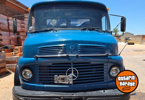 Camiones y Grúas - Mercedes Benz 1114/1518 con hidrogrua - En Venta