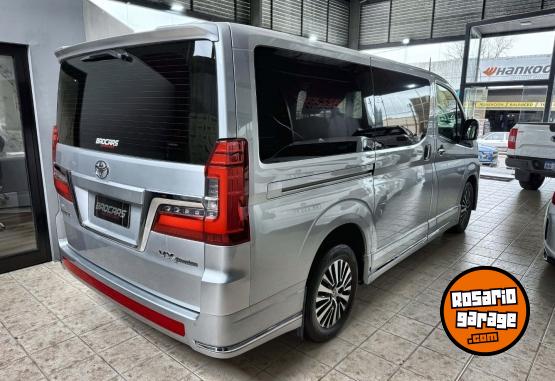 Utilitarios - Toyota Hiace VX PREMIUM 2023 Diesel 130000Km - En Venta