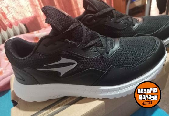 Indumentaria - Zapatillas topper t44 (nuevas) - En Venta