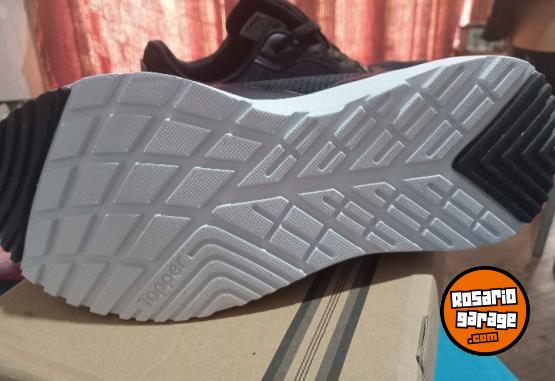 Indumentaria - Zapatillas topper t44 (nuevas) - En Venta