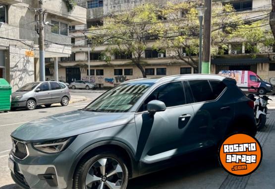 Camionetas - Volvo XC40 B4 2023 Electrico / Hibrido 65000Km - En Venta