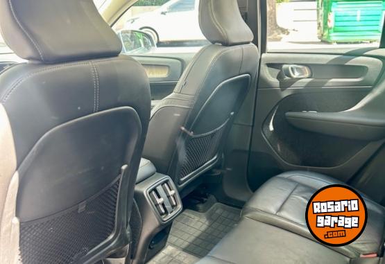 Camionetas - Volvo XC40 B4 2023 Electrico / Hibrido 65000Km - En Venta