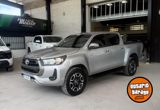 Camionetas - Toyota HILUX SR 4X4 AUT 2024 Diesel 72000Km - En Venta