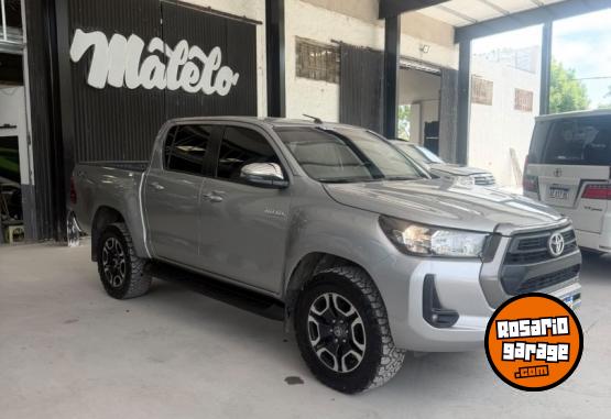 Camionetas - Toyota HILUX SR 4X4 AUT 2024 Diesel 72000Km - En Venta