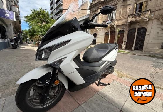 Motos - Kymco X town 250 2023 Nafta 7600Km - En Venta