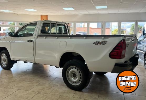 Camionetas - Toyota hilux dx 2017 Diesel 304301Km - En Venta