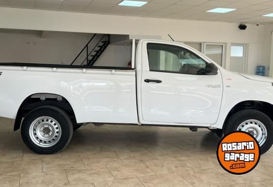 Camionetas - Toyota hilux dx 2017 Diesel 304301Km - En Venta