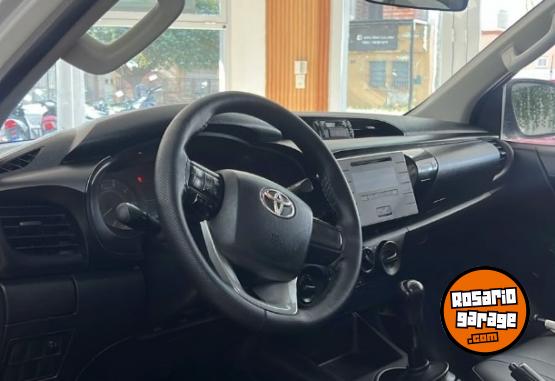 Camionetas - Toyota hilux dx 2017 Diesel 304301Km - En Venta