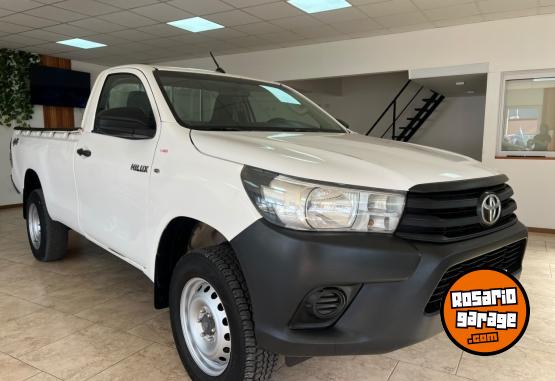 Camionetas - Toyota hilux dx 2017 Diesel 304301Km - En Venta