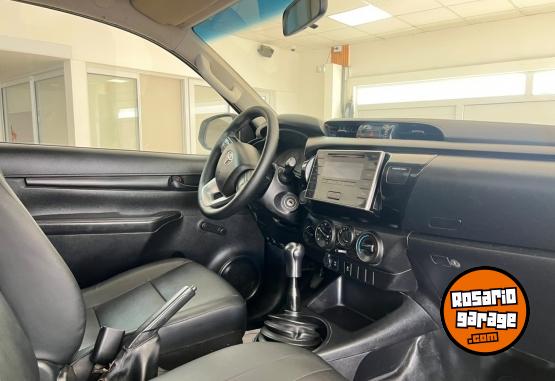 Camionetas - Toyota hilux dx 2017 Diesel 304301Km - En Venta