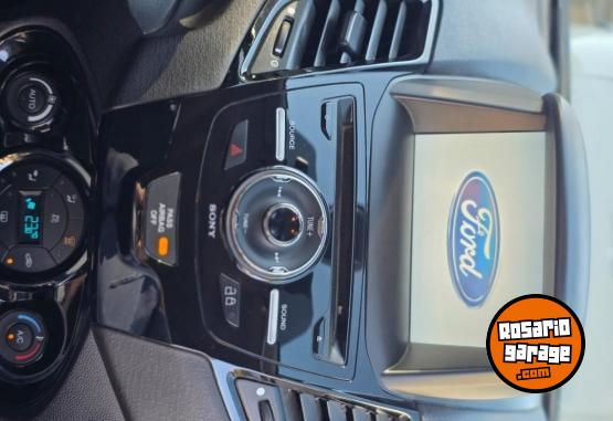 Autos - Ford Titanium powershif 2015 Nafta 58100Km - En Venta
