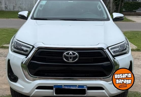 Camionetas - Toyota Hilux SRV 2025 Diesel 36000Km - En Venta