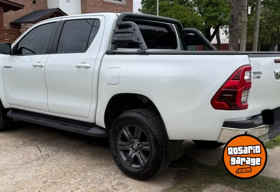 Camionetas - Toyota Hilux SRV 2025 Diesel 36000Km - En Venta