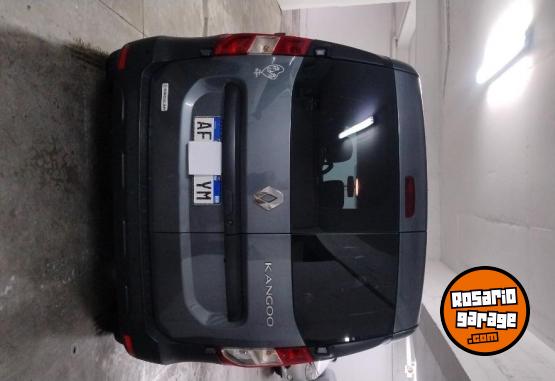 Utilitarios - Renault Kangoo Emotion 5A 2022 Nafta 38000Km - En Venta