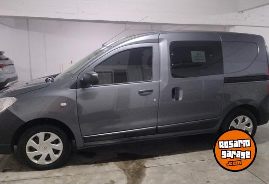 Utilitarios - Renault Kangoo Emotion 5A 2022 Nafta 38000Km - En Venta