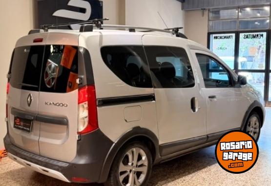 Utilitarios - Renault Kangoo II Stepway 2023 GNC 95000Km - En Venta