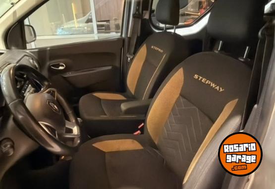 Utilitarios - Renault Kangoo II Stepway 2023 GNC 95000Km - En Venta