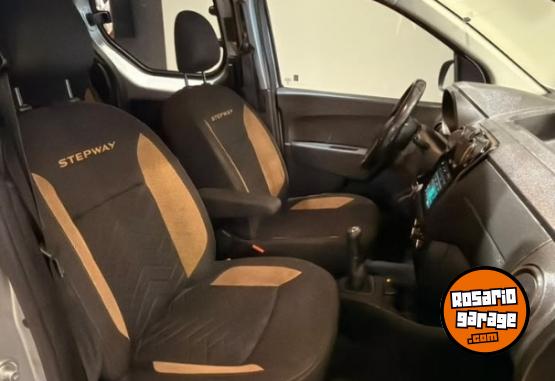 Utilitarios - Renault Kangoo II Stepway 2023 GNC 95000Km - En Venta