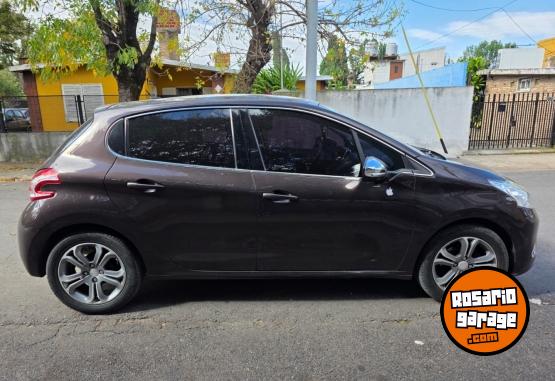 Autos - Peugeot 208 feline 2013 Nafta 94000Km - En Venta